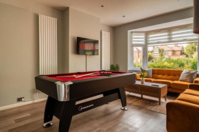 Luxury Affordable Business Stay With Pool Table